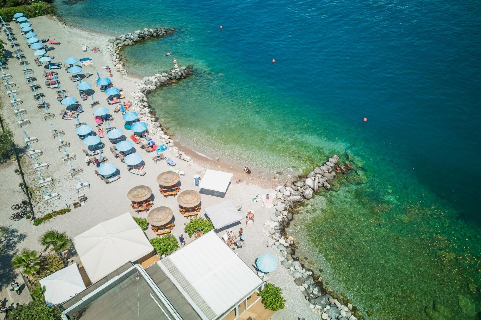 Hotel Gardenia Al Lago Гарньяно Экстерьер фото
