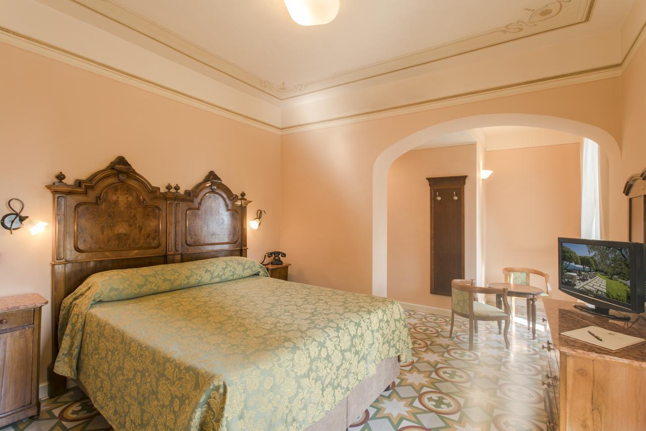 Hotel Gardenia Al Lago Гарньяно Экстерьер фото